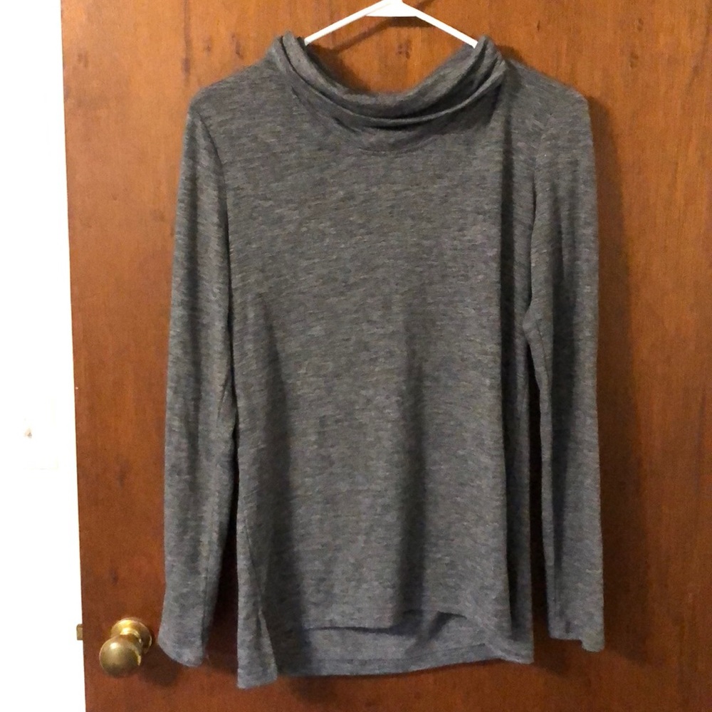 Turtle ruffle long sleeve shirt